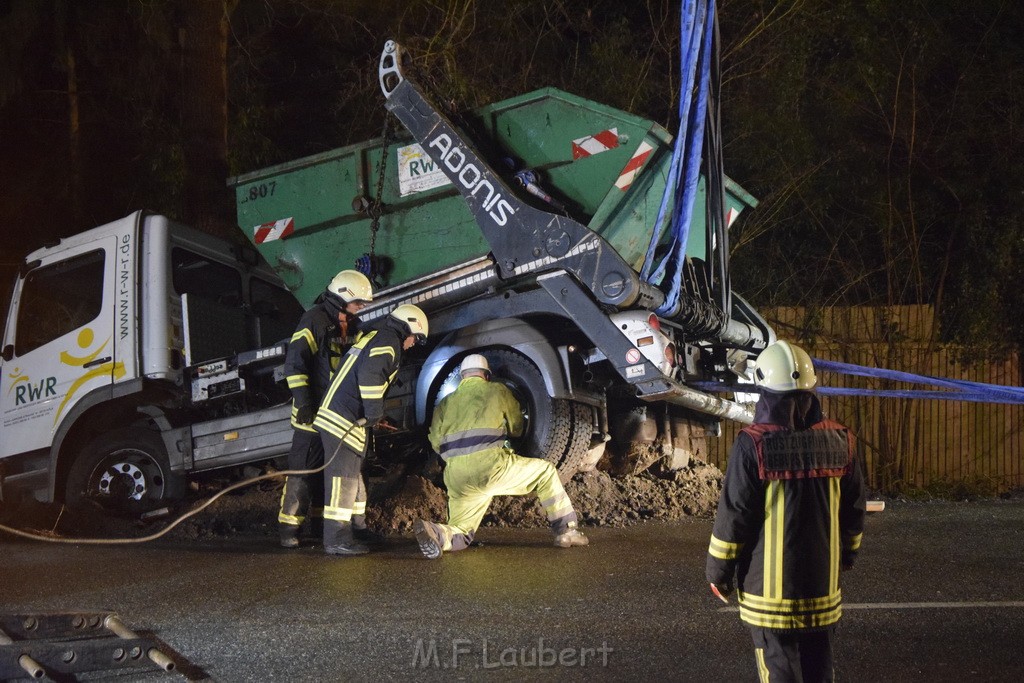 Container LKW umgestuerzt Koeln Brueck Bruecker- Dellbruecker Mauspfad P488.JPG - Miklos Laubert